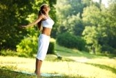 8675873-yoga-woman-on-green-park-background